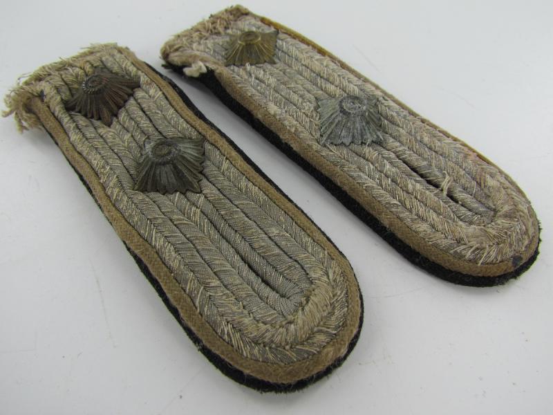 Waffen-SS Infantry shoulder boards for Hauptsturmführer ( Captain )