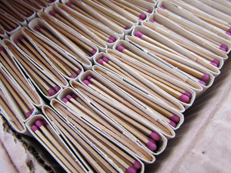 Full Box With About 200 x Winterhelp Matches
