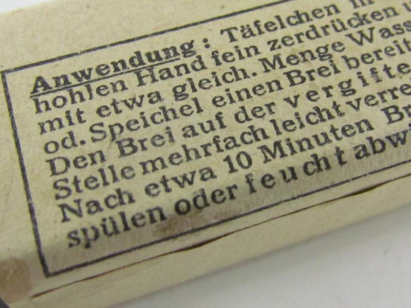 Bakelite 'Hautentgiftungsmittel' Box