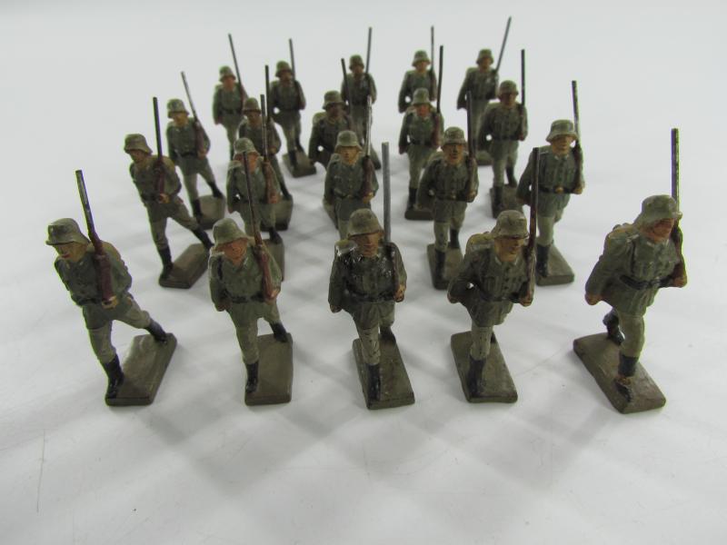 Lineol Wehrmacht 4 cm Marching Soldiers...Rare !!