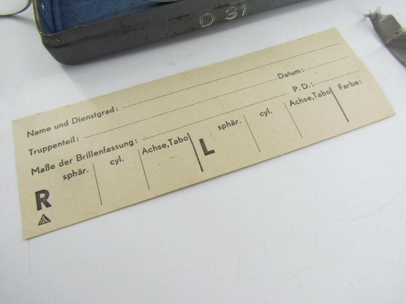 Wehrmacht 'Dienstbrille' in Container