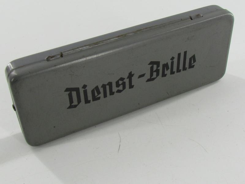 Wehrmacht 'Dienstbrille' in Container