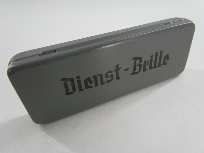 Wehrmacht 'Dienstbrille' in Container....Mint