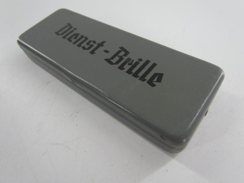 Wehrmacht 'Dienstbrille' in Container....Mint
