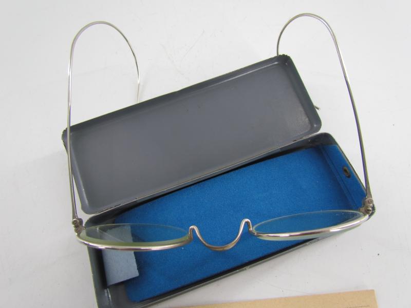 Wehrmacht 'Dienstbrille' in Container....Mint
