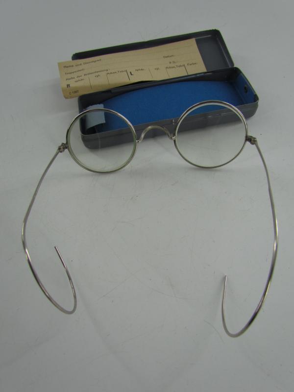 Wehrmacht 'Dienstbrille' in Container....Mint