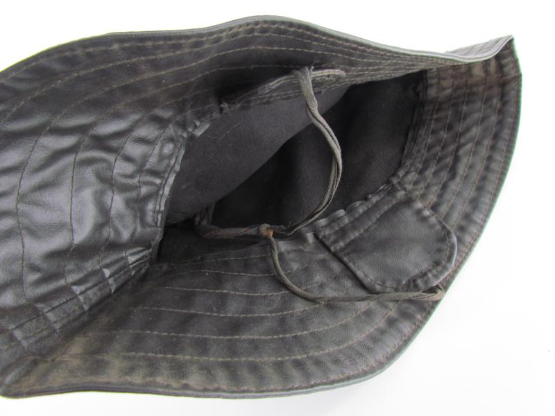 Kriegsmarine/U-boot Protective Black Leather Jacket and Trousers and Südwester