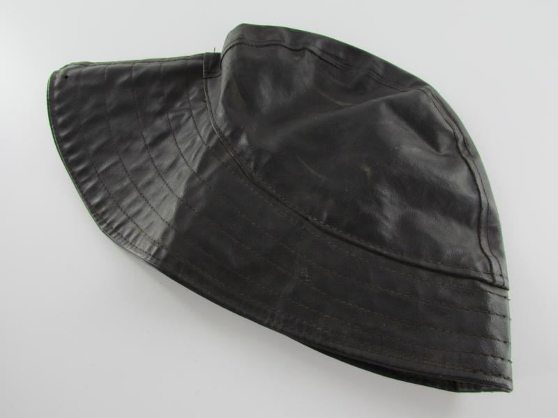 Kriegsmarine/U-boot Protective Black Leather Jacket and Trousers and Südwester