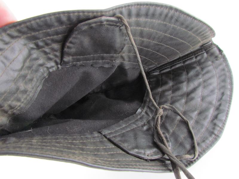 Kriegsmarine/U-boot Protective Black Leather Jacket and Trousers and Südwester