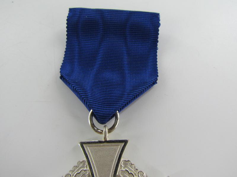 Cased 'Treudienst Ehrenzeichen 25'