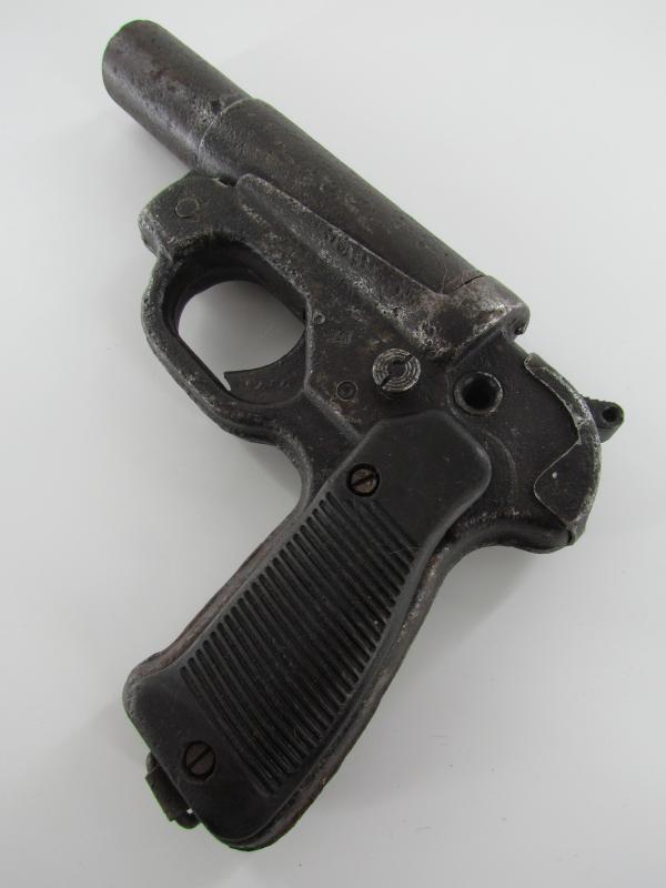 LP42 Flare Gun in heavily used condition......For Parts ?