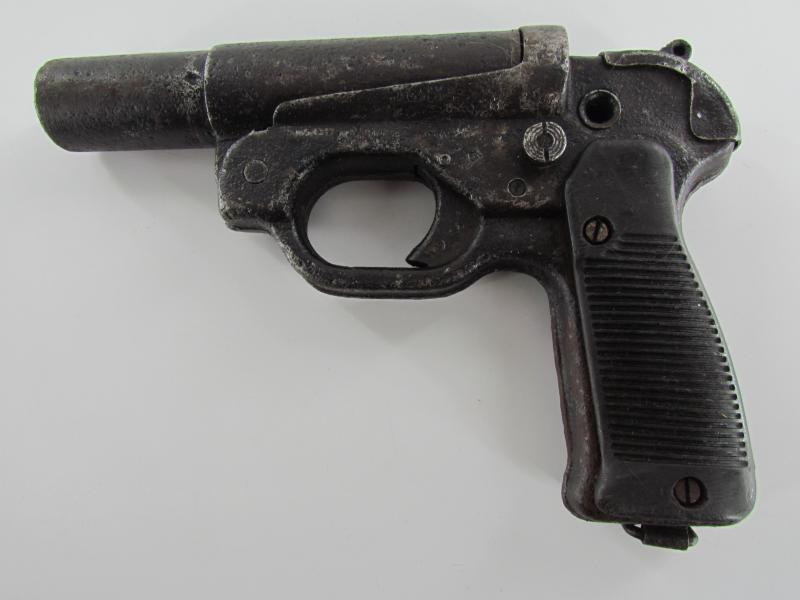 LP42 Flare Gun in heavily used condition......For Parts ?