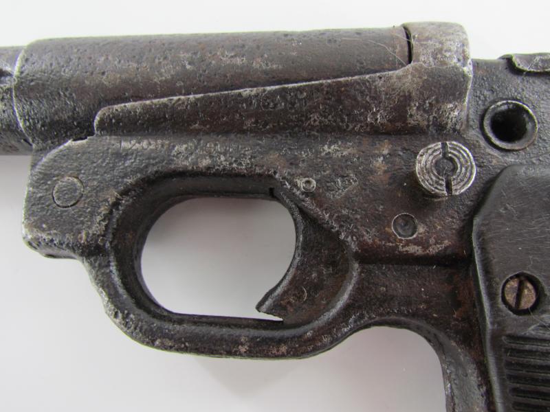 LP42 Flare Gun in heavily used condition......For Parts ?