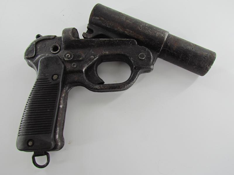 LP42 Flare Gun in heavily used condition......For Parts ?