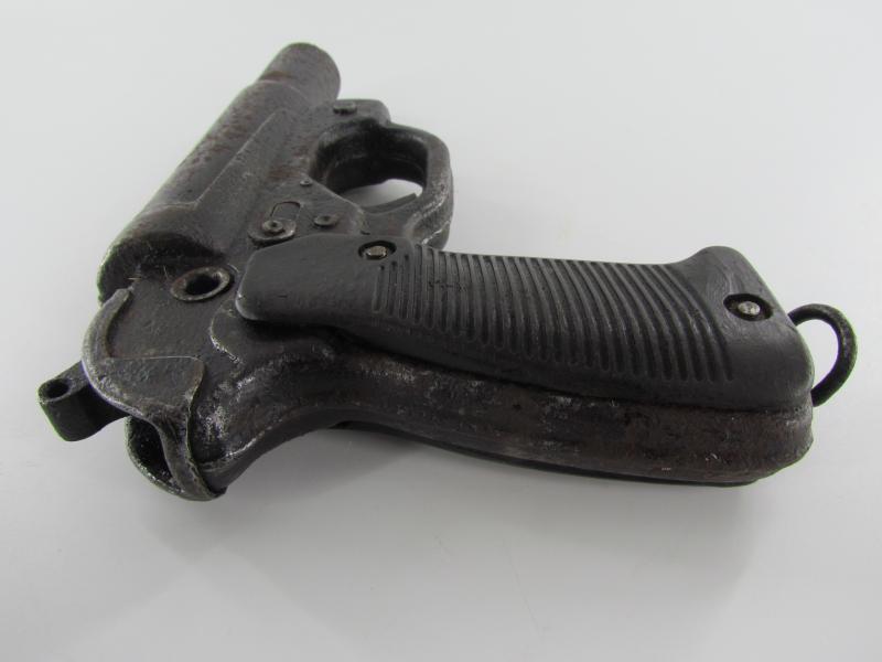 LP42 Flare Gun in heavily used condition......For Parts ?