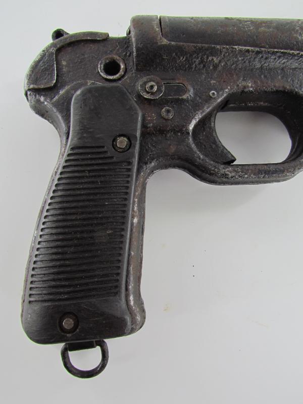 LP42 Flare Gun in heavily used condition......For Parts ?