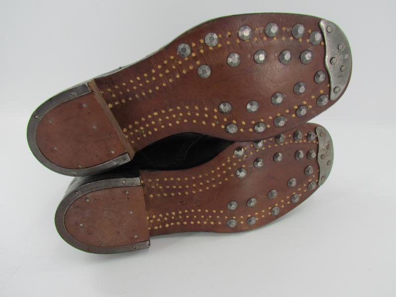 Low Boots ( Schnurschuhe ) with hobnails