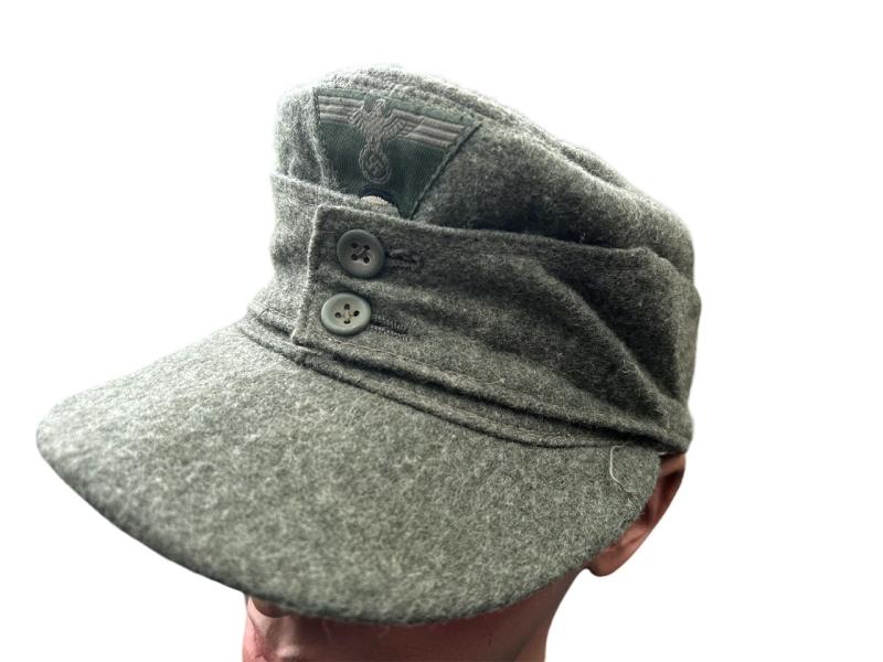 M43 Army (Heer) EM/NCO Field Cap ‘Einheitsfeldmütze’ with RBNr.
