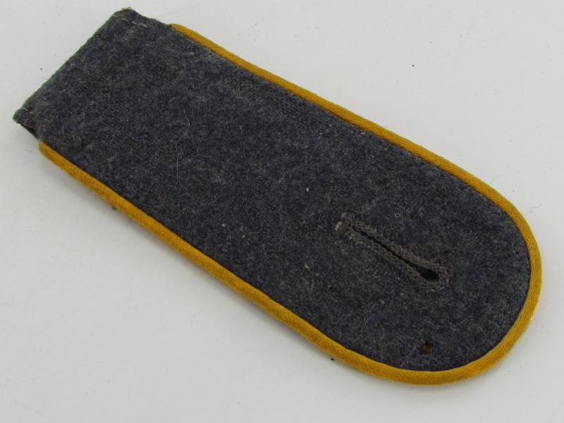 Single Luftwaffe EM shoulder board