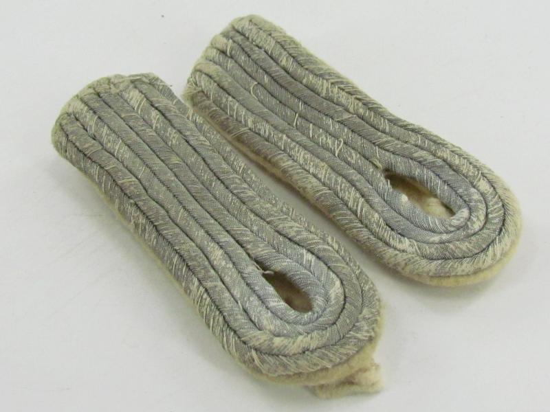 Wehrmacht Heer Leutnant Shoulder Boards