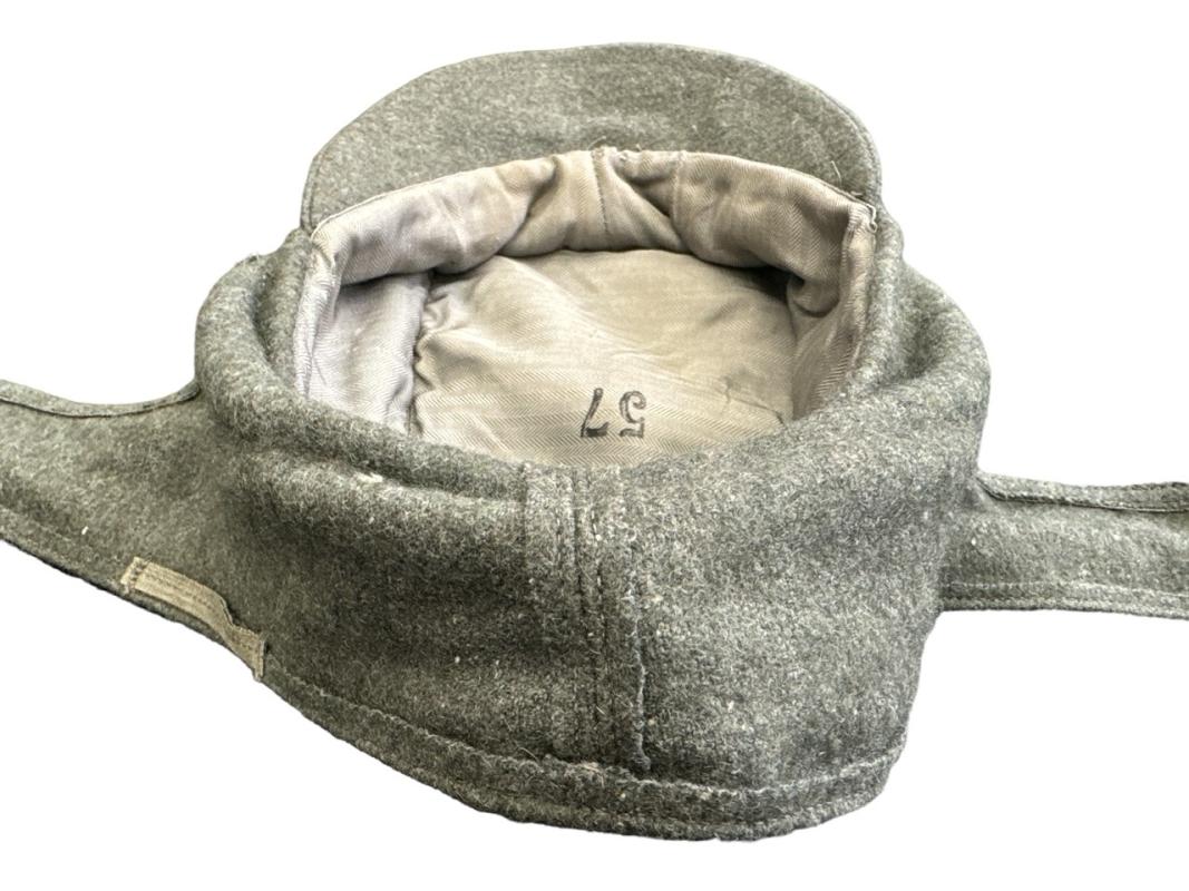 Waffen SS M43 fieldcap, Trapezoid insignia