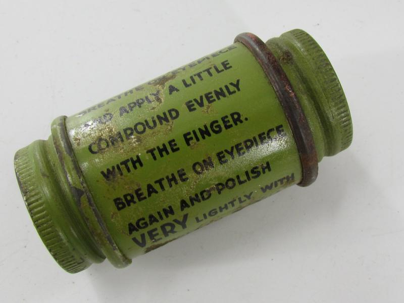 British WWII early type Gasmask in Pouch