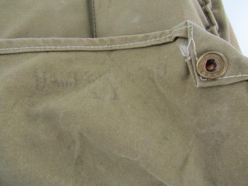 British WWII early type Gasmask in Pouch