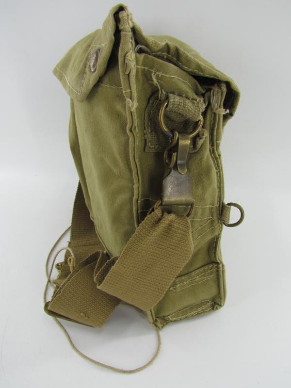 British WWII early type Gasmask in Pouch