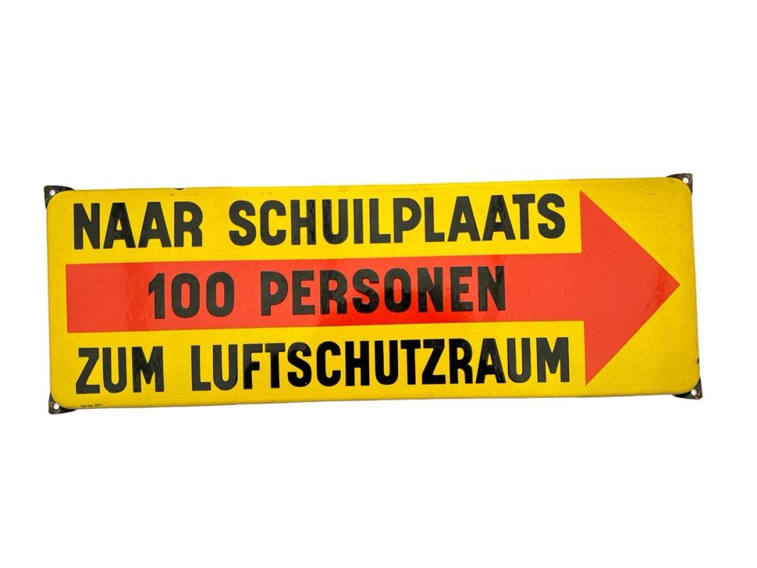 Naar schuilplaats ( 'Zum Luftschutzraum' ) Enamel Sign