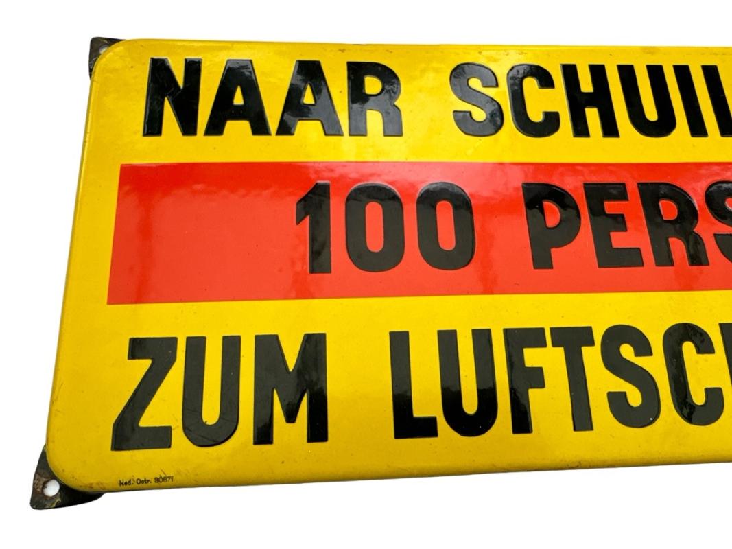 Naar schuilplaats ( 'Zum Luftschutzraum' ) Enamel Sign