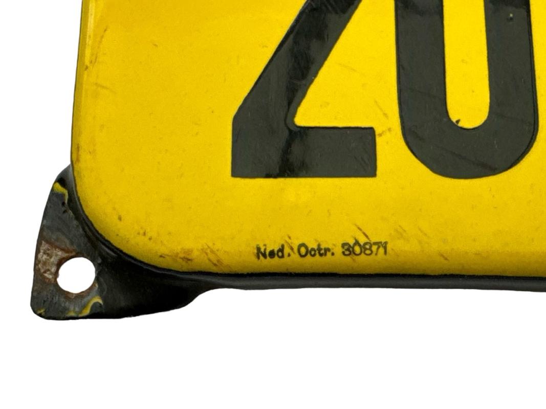 Naar schuilplaats ( 'Zum Luftschutzraum' ) Enamel Sign