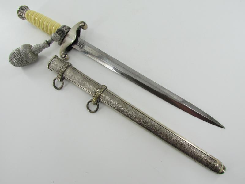 Wehrmacht Heer Army Dagger by Eickhorn-Solingen with Porte Pé