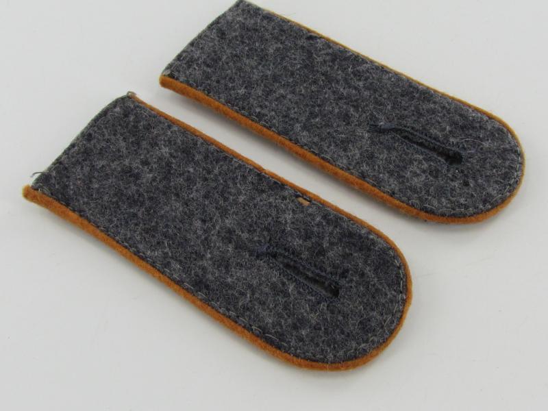 Luftwaffe Nachrichten (signals) EM Shoulder Boards.