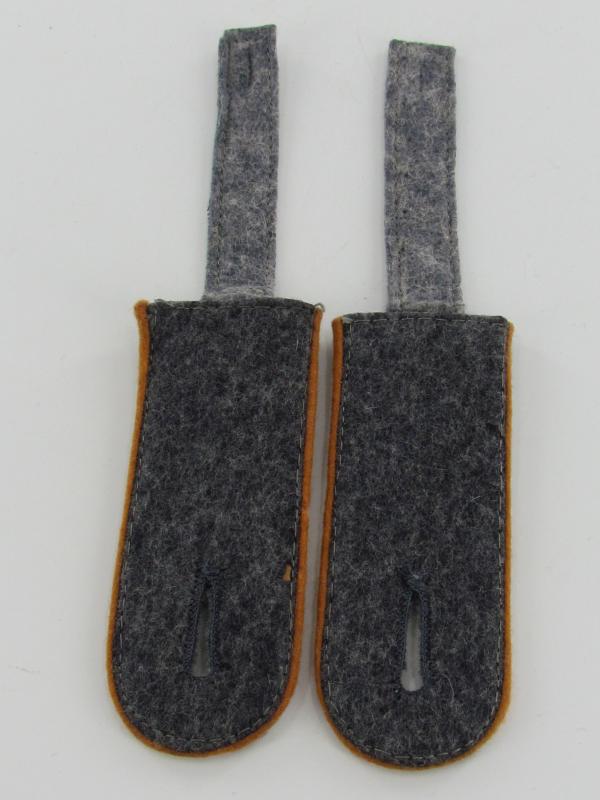 Luftwaffe Nachrichten (signals) EM Shoulder Boards.