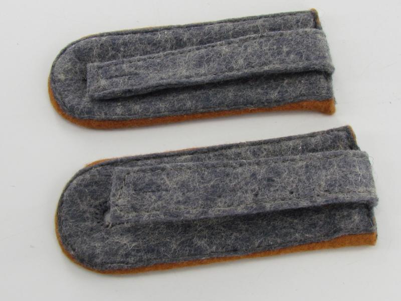 Luftwaffe Nachrichten (signals) EM Shoulder Boards.