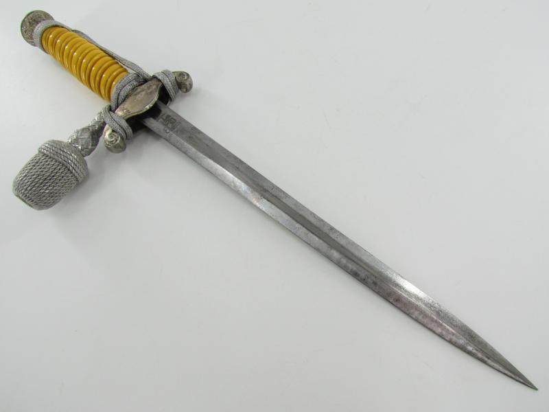 Wehrmacht Heer Army Dagger by Eickhorn-Solingen with Porte Pé