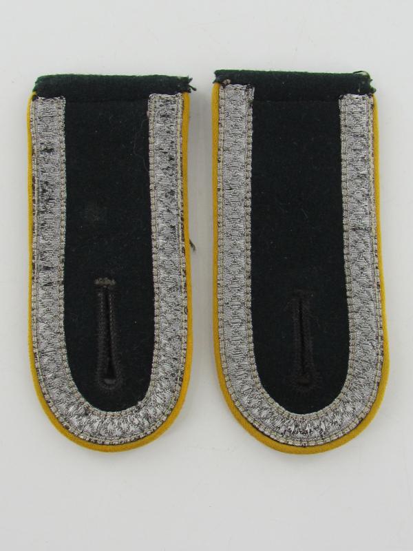 Wehrmacht (Heer) M36 cavalry or reconnaissance shoulder boards for Unteroffizier (NCO)