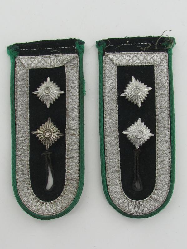 Wehrmacht (Heer) M36 Gebirgsjäger shoulder boards for ‘Oberfeldwebel’