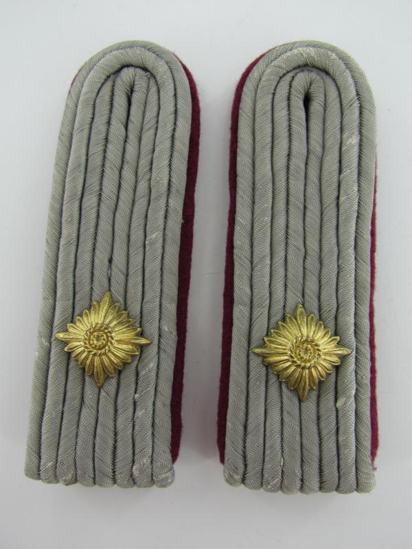 Wehrmacht (Heer) Nebelwerfer Oberleutnanteutnant Shoulder Boards