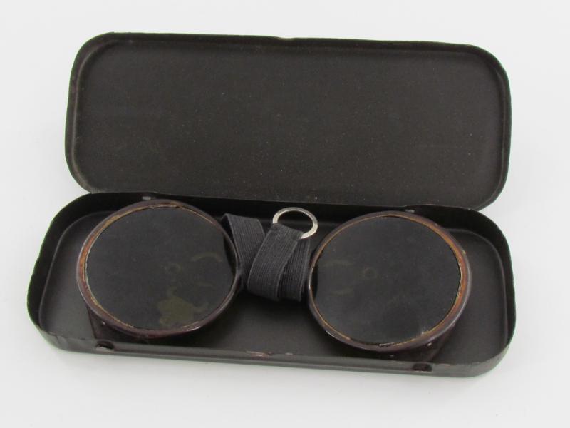 Wehrmacht MG gunner sunglasses
