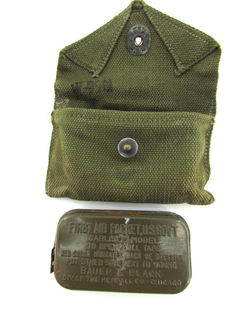 US WWII M-1942 First Aid Pouch with First Aid Kit 1945