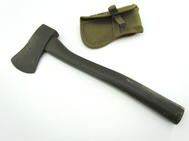 US WWII M-1910 Intrenching Axe & Carrier