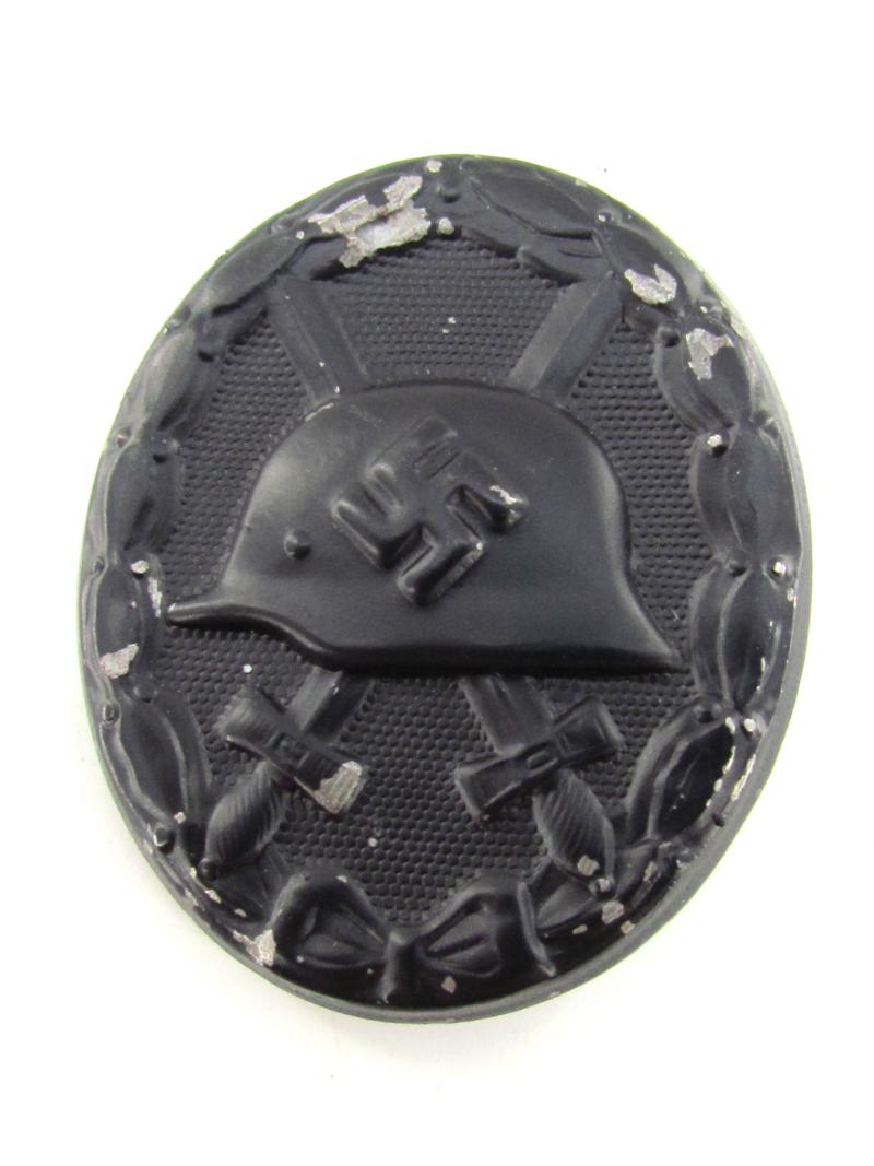 Woundbadge in black (VWA Schwarz) – maker “93”