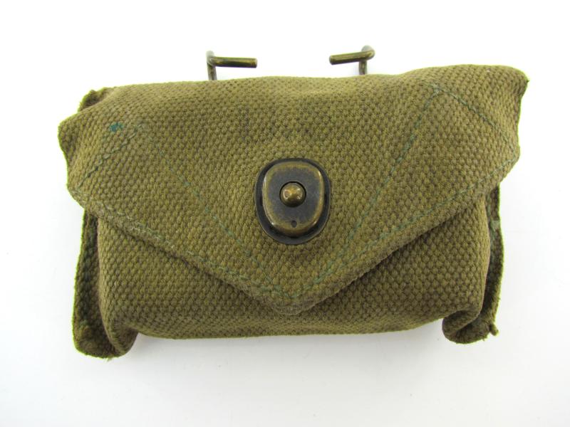 US WWII M-1942 First Aid Pouch with First Aid Kit