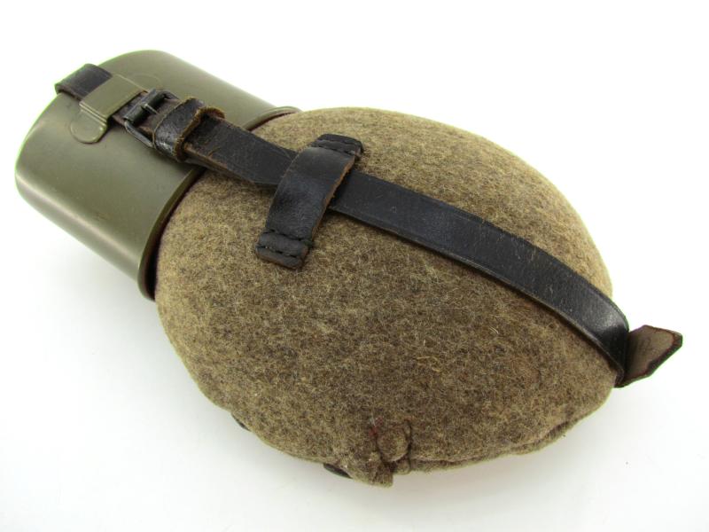 Late War German M31 Canteen and Cup HRE 43