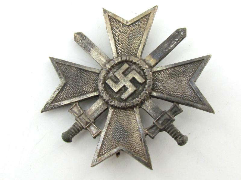 KVK 1.klasse (Kriegsverdienstkreuz 1. klasse mit Schwertern) Marked 