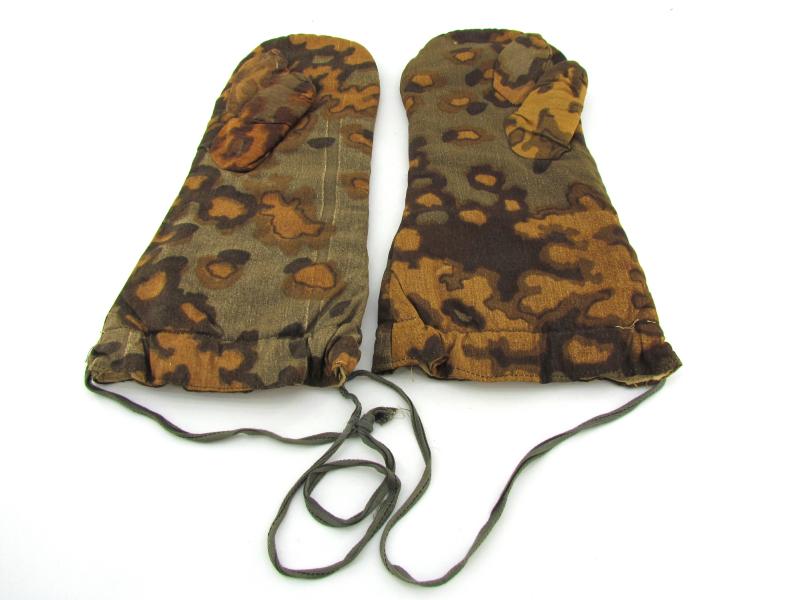 Waffen SS Oak Leaf Camouflage Reversible Winter Parka Mittens