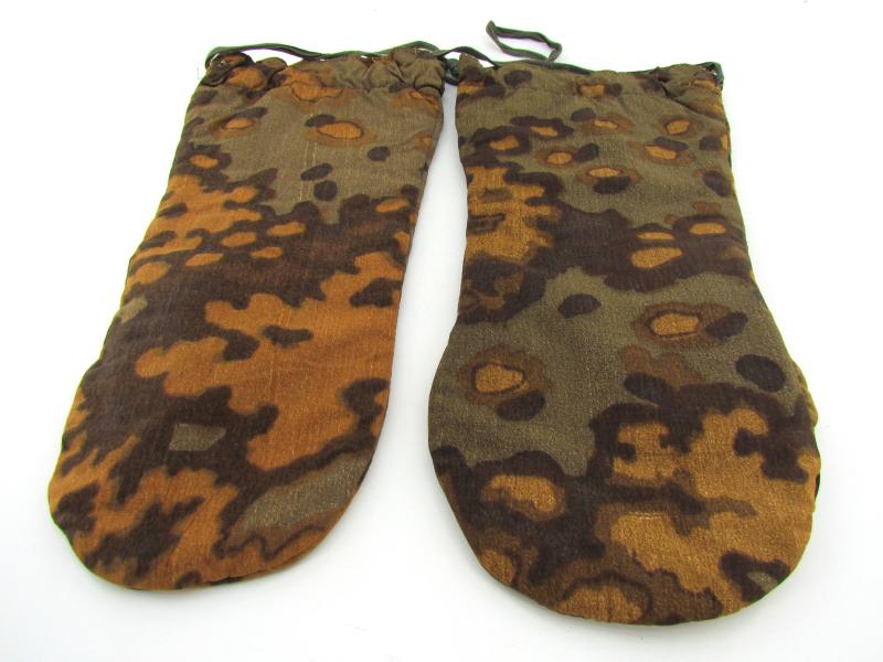 Waffen SS Oak Leaf Camouflage Reversible Winter Parka Mittens