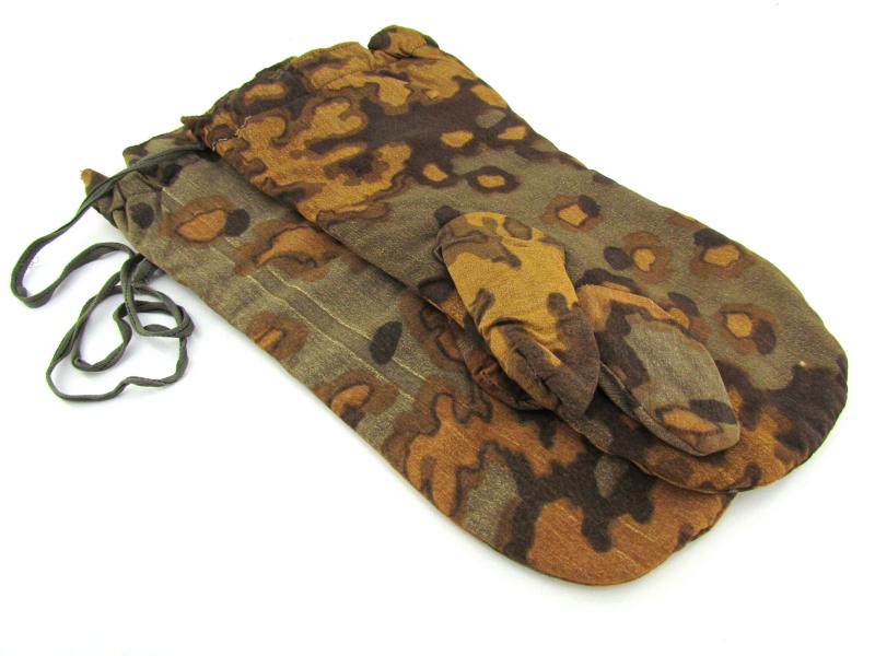 Waffen SS Oak Leaf Camouflage Reversible Winter Parka Mittens