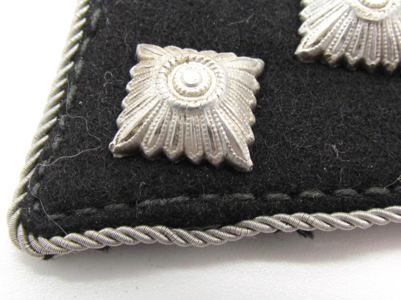 Waffen-SS ‘Untersturmführer’ officer collar tab set